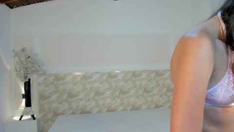 Snapshot of aliceross1 chatting on 09/21/25, 02:13 AliceRoss online show from 09/21/25, 02:13
