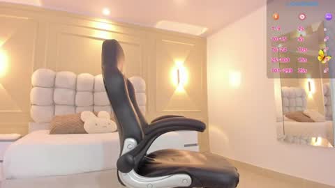 Snapshot of alicestark2 chatting on 07/13/26, 01:25 online show from 07/13/26, 01:25