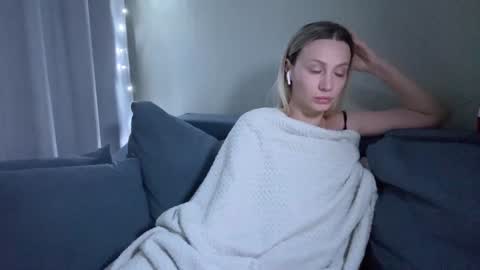 Snapshot of alicewonders_ chatting on 12/13/24, 10:23 Alice online show from 12/13/24, 10:23