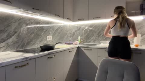 Snapshot of alicewonders_ chatting on 01/10/25, 07:43 Alice online show from 01/10/25, 07:43