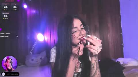 Snapshot of alicewoodville chatting on 11/16/25, 05:24 Alice online show from 11/16/25, 05:24