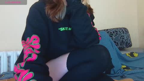 Snapshot of alicewoolfy chatting on 10/25/25, 11:21 AliceWoolfy online show from 10/25/25, 11:21