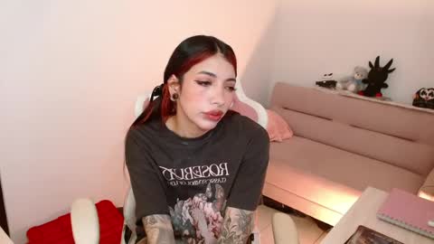 Snapshot of alicia_key_ chatting on 04/16/26, 05:52 ALICIA online show from 04/16/26, 05:52