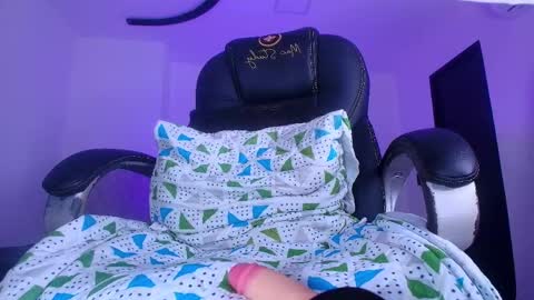 Alicia Kyse  online show from 04/08/26, 01:16