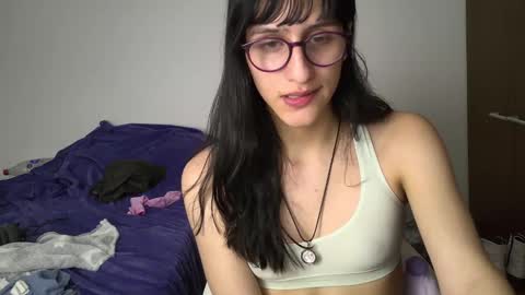 Snapshot of alicia_love29 chatting on 01/18/25, 01:41 Alice online show from 01/18/25, 01:41