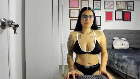 Snapshot of alicia_rainbow chatting on 06/06/26, 03:11 alicia_rainbow online show from 06/06/26, 03:11