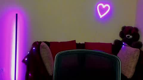 Snapshot of aliciaaared_kis chatting on 05/02/26, 11:26 Alicia online show from 05/02/26, 11:26