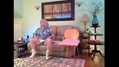 Snapshot of aliciadehart181 chatting on 04/05/26, 08:50 Alicia deHart Help me reach 1000 Followers. Its FREE online show from 04/05/26, 08:50