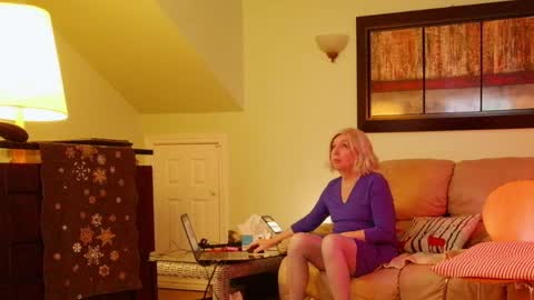 Snapshot of aliciadehart181 chatting on 04/07/26, 11:26 Alicia deHart Help me reach 1000 Followers. Its FREE online show from 04/07/26, 11:26