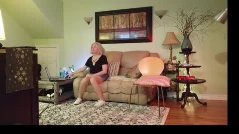 Snapshot of aliciadehart181 chatting on 04/09/26, 12:10 Alicia deHart Help me reach 1000 Followers. Its FREE online show from 04/09/26, 12:10