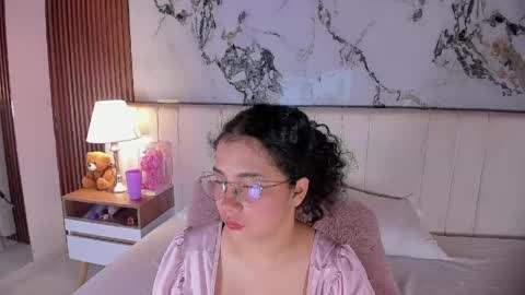 Snapshot of alicialevy chatting on 05/01/26, 10:31 LUNA online show from 05/01/26, 10:31