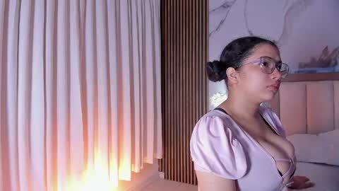 Snapshot of alicialevy chatting on 05/17/26, 10:22 LUNA online show from 05/17/26, 10:22
