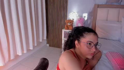 Snapshot of alicialevy chatting on 05/24/26, 10:31 LUNA online show from 05/24/26, 10:31
