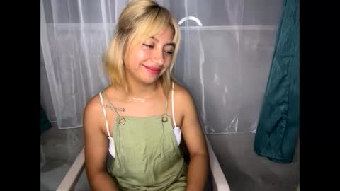 Snapshot of alicie_oconoor chatting on 05/20/26, 04:07 Karla Oconoor online show from 05/20/26, 04:07
