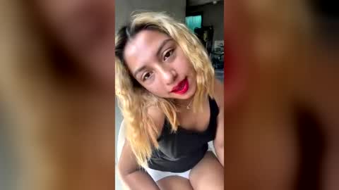 Snapshot of alicie_oconoor chatting on 06/19/26, 05:06 Karla Oconoor online show from 06/19/26, 05:06