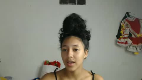 Snapshot of alicie_sexy_hot_20 chatting on 02/18/25, 04:37 ana online show from 02/18/25, 04:37