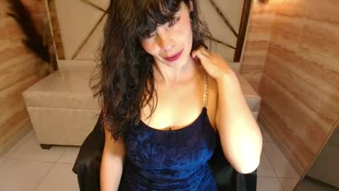 Snapshot of alie_martin_r chatting on 05/22/26, 08:25 Alie online show from 05/22/26, 08:25