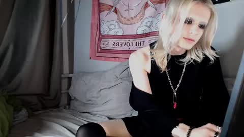 Alien Bella online show from 06/05/26, 12:17