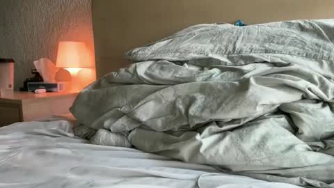 Snapshot of aliensuppstar chatting on 04/09/26, 09:53 Aliensuppstar online show from 04/09/26, 09:53