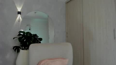 Snapshot of aliessiarose1 chatting on 04/27/26, 11:08 Ali online show from 04/27/26, 11:08