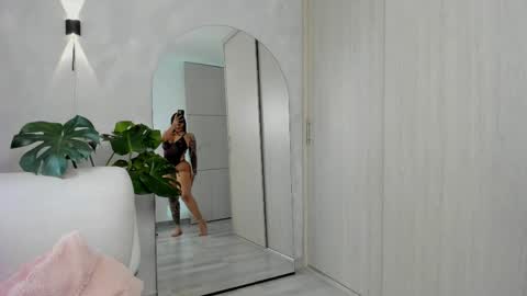 Snapshot of aliessiarose1 chatting on 05/11/26, 04:04 Ali online show from 05/11/26, 04:04