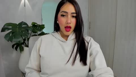 Snapshot of aliessiarose1 chatting on 05/27/26, 11:18 Ali online show from 05/27/26, 11:18