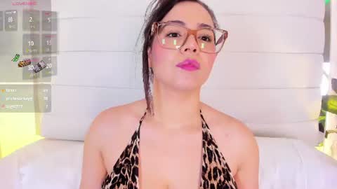 Snapshot of alihamilton_ chatting on 06/11/26, 02:53 Aliha online show from 06/11/26, 02:53