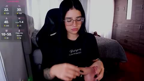 aliice_walker_ online show from 12/03/25, 04:27