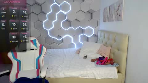 Snapshot of aliicemeow chatting on 05/16/26, 02:19 aliicemeow online show from 05/16/26, 02:19