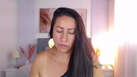 Snapshot of aliicia_milf chatting on 05/26/26, 02:46 aliicia_milf online show from 05/26/26, 02:46