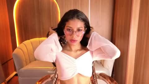 alina_b_ online show from 04/21/26, 01:42