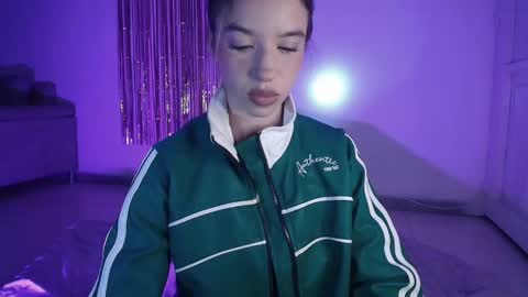 Snapshot of alina_lee_t chatting on 10/02/25, 03:02 Alina  online show from 10/02/25, 03:02