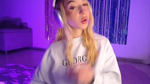 Snapshot of alina_lee_t chatting on 10/20/25, 02:34 Alina  online show from 10/20/25, 02:34