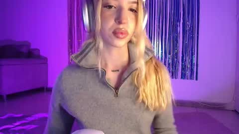 Snapshot of alina_lee_t chatting on 10/26/25, 02:50 Alina  online show from 10/26/25, 02:50