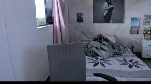 alinabozz1 online show from 04/18/26, 08:42