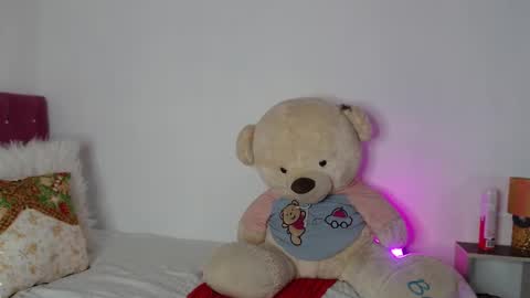 Snapshot of alinakiss_ chatting on 12/11/24, 01:15 lili online show from 12/11/24, 01:15