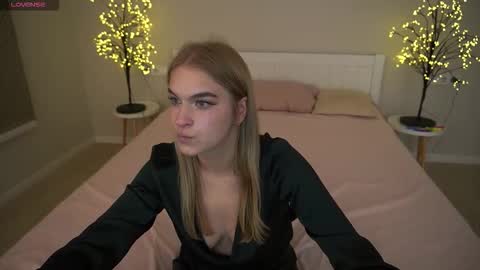 Snapshot of alinalemon chatting on 11/16/25, 08:25 Alina online show from 11/16/25, 08:25