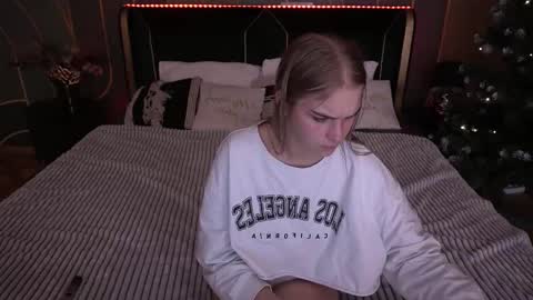 Snapshot of alinalemon chatting on 01/08/26, 05:37 Alina online show from 01/08/26, 05:37