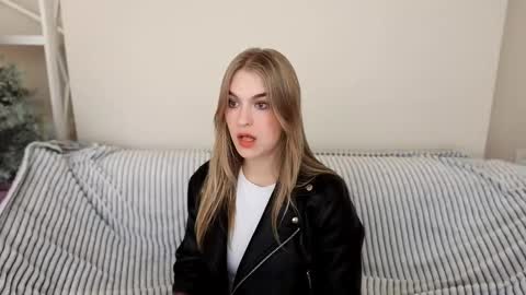 Snapshot of alinalemon chatting on 03/11/26, 09:32 Alina online show from 03/11/26, 09:32