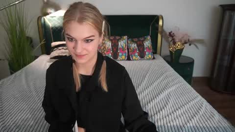 Snapshot of alinalemon chatting on 05/27/26, 06:21 Alina online show from 05/27/26, 06:21