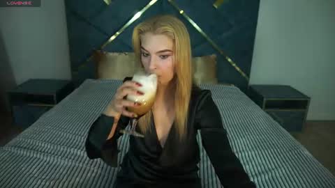 Snapshot of alinalemon chatting on 06/19/26, 08:34 Alina online show from 06/19/26, 08:34