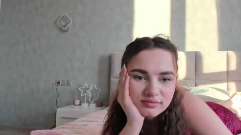 Snapshot of alinaluxxx chatting on 04/04/26, 03:53 Alina online show from 04/04/26, 03:53