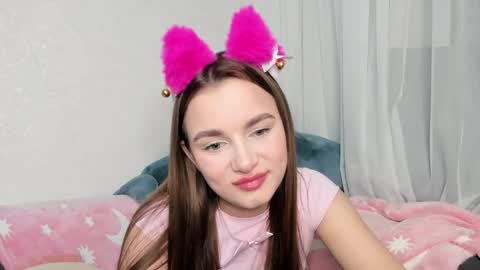 Snapshot of alinaluxxx chatting on 04/21/26, 08:01 Alina online show from 04/21/26, 08:01