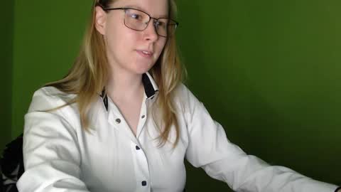 Snapshot of alinasei chatting on 05/20/26, 12:55 alinasei online show from 05/20/26, 12:55