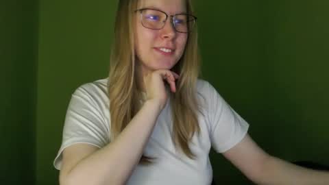 Snapshot of alinasei chatting on 06/14/26, 06:04 alinasei online show from 06/14/26, 06:04