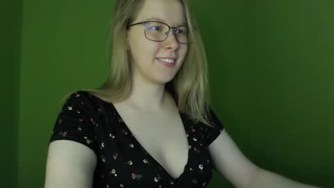 Snapshot of alinasei chatting on 06/17/26, 06:05 alinasei online show from 06/17/26, 06:05