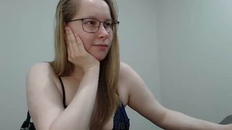 Snapshot of alinasei chatting on 07/07/26, 07:23 alinasei online show from 07/07/26, 07:23
