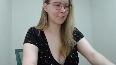 Snapshot of alinasei chatting on 07/18/26, 12:31 alinasei online show from 07/18/26, 12:31