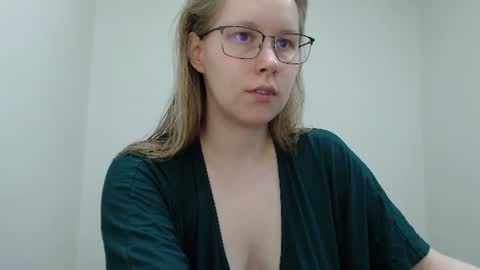 Snapshot of alinasei chatting on 08/04/26, 01:25 alinasei online show from 08/04/26, 01:25