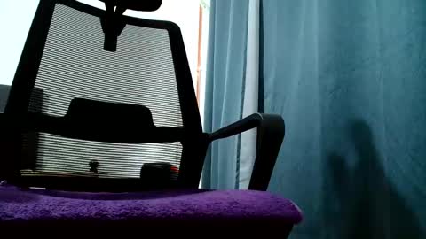 Snapshot of alinslut chatting on 05/20/26, 12:11 alinslut online show from 05/20/26, 12:11